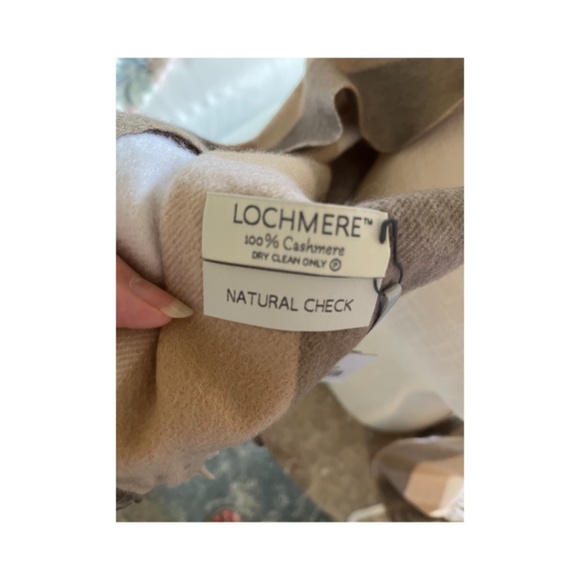 Autumnal Check NWT Cashmere fringed scarf neck warmer Lochmere - Picture 5 of 6